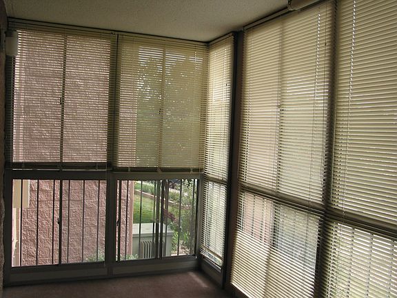 Glass/Screened Lanai