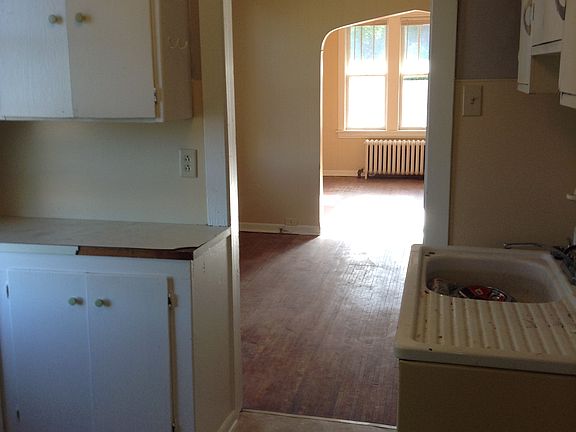 5th image of 320 S 19th Ave E #B