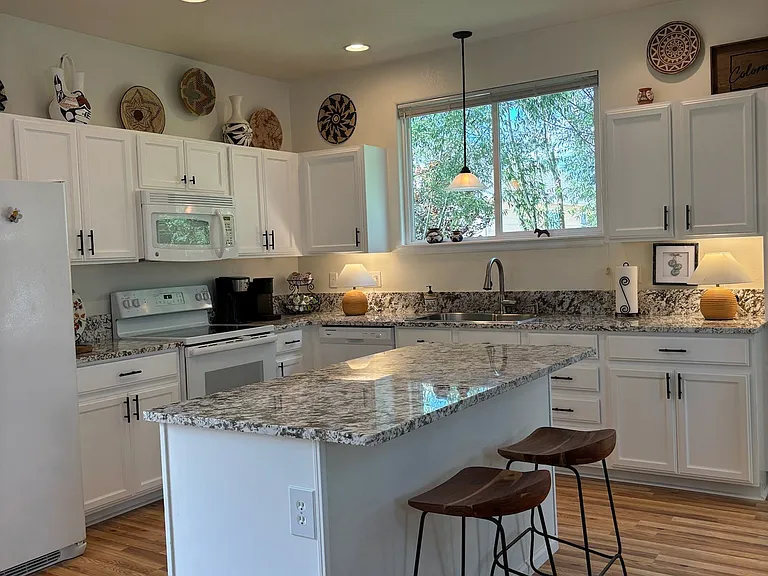 2227 Milton Ln — Photo 2