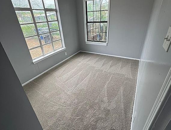 3rd image of 1815 Barney Ave