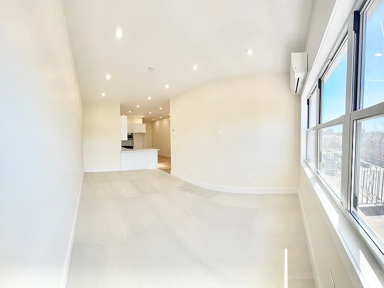 2465 E 1st St #3Y — Photo 3