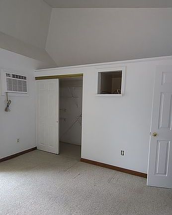 3rd image of 19 Tenandaho Ln