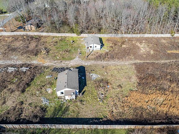 4th image of 1589 Scott Rd