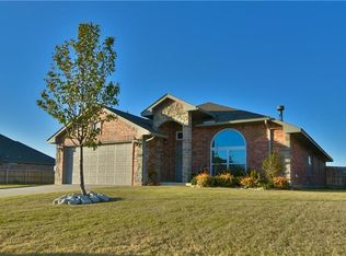 609 SW 6th St, Moore, OK 73160