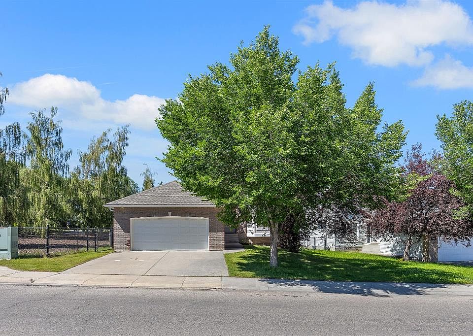 1st image of 694 SE Panorama Hills Dr NW