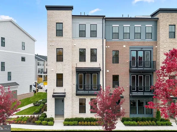 43312 Farringdon Sq #215, Ashburn, VA 20148