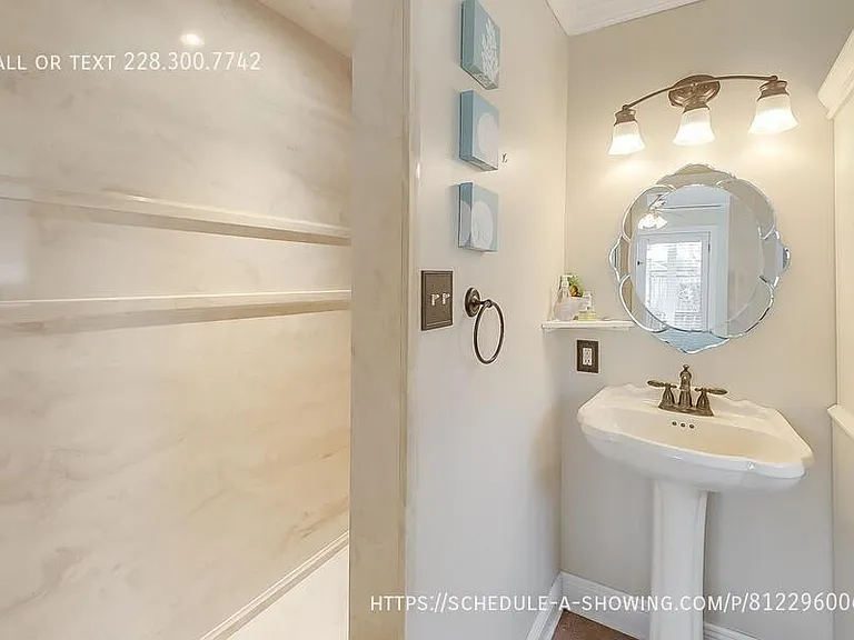 176 Markham Dr — Photo 6