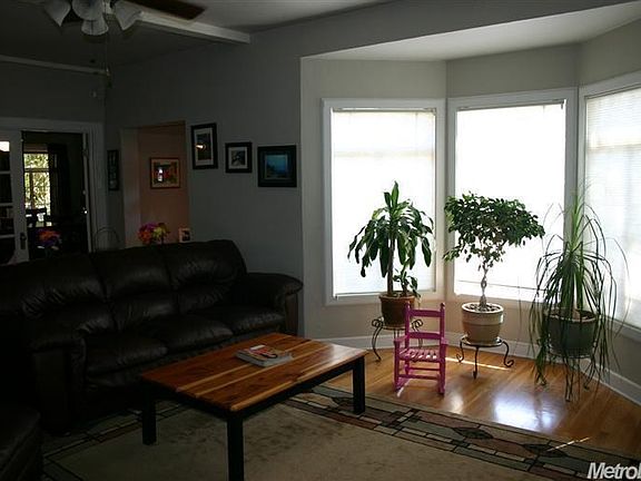 5th image of 550 Walnut St