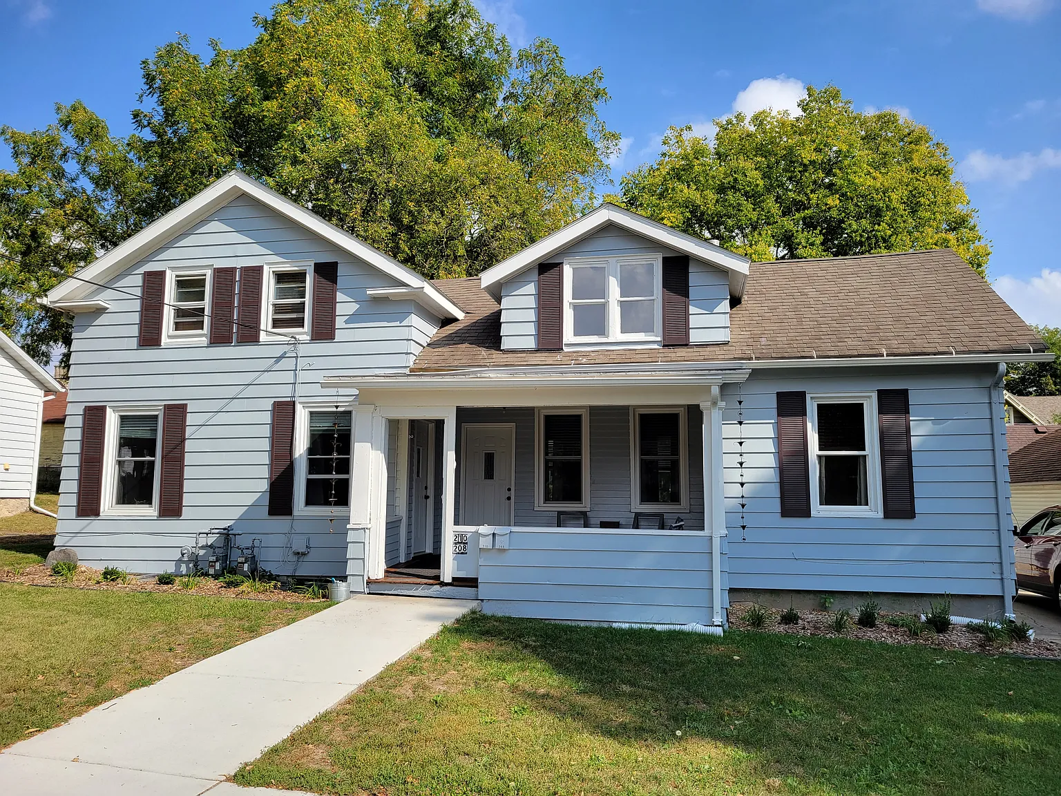 208 Clarence St photo 1