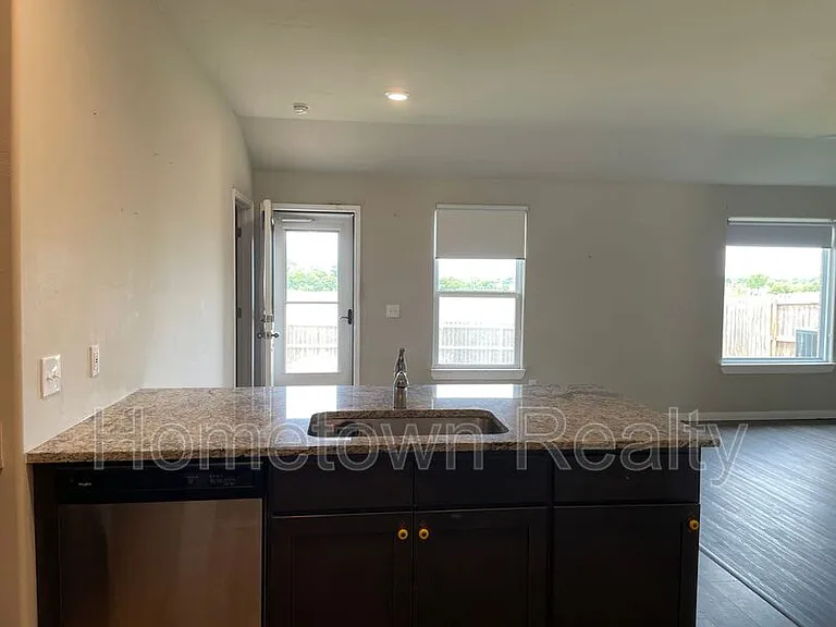 1712 Vermilion Ln — Photo 19