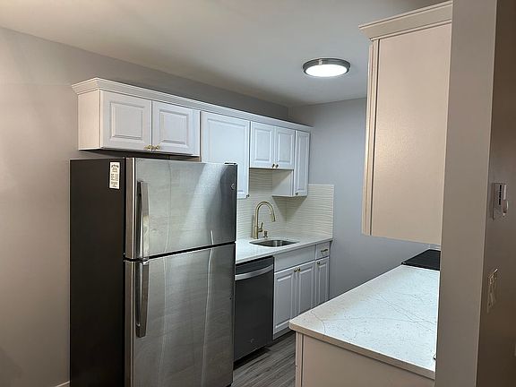 2nd image of 139B Farrington Ct #B