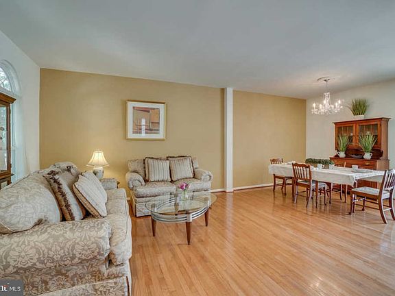 4th image of 20358 Charter Oak Dr