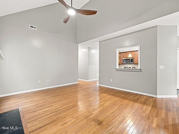 4th image of 127 Bayshore Drive