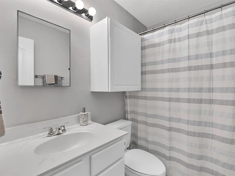 1617 Alazan Cv — Photo 14
