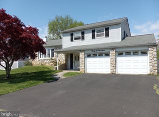 3619 Parkview Dr, Bensalem, PA 19020