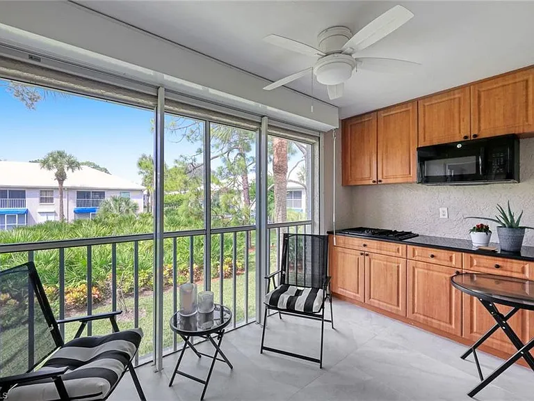 881 Gulf Pavilion Dr #201 — Photo 1