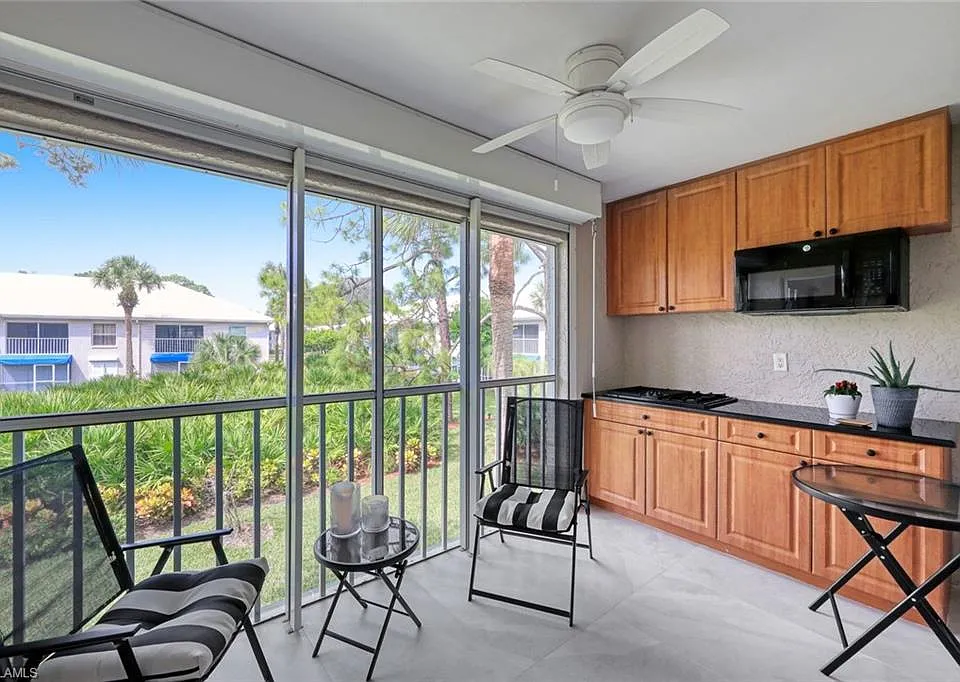 881 Gulf Pavilion Dr #201