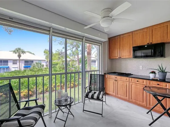 881 Gulf Pavilion Dr #201, Naples, FL 34108