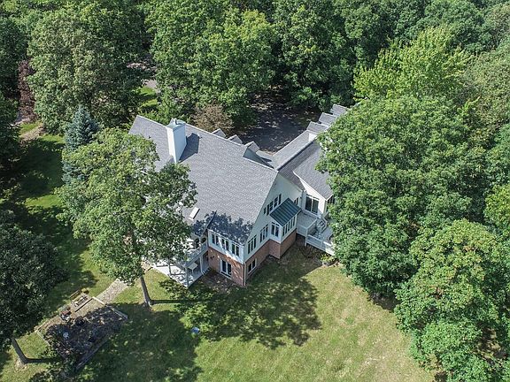 4th image of 221 Randall Way