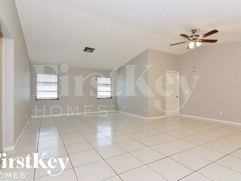 620 SE 29th St — Photo 5