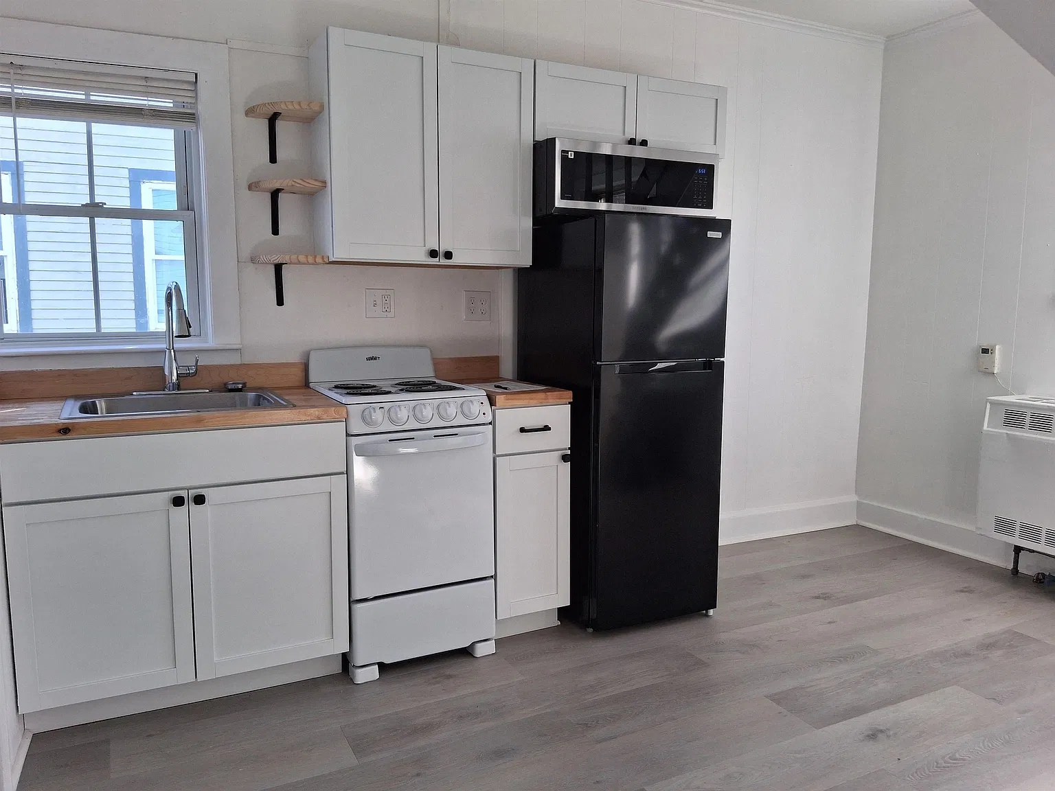 1 bed, 300 sqft, $800 — Photo 2