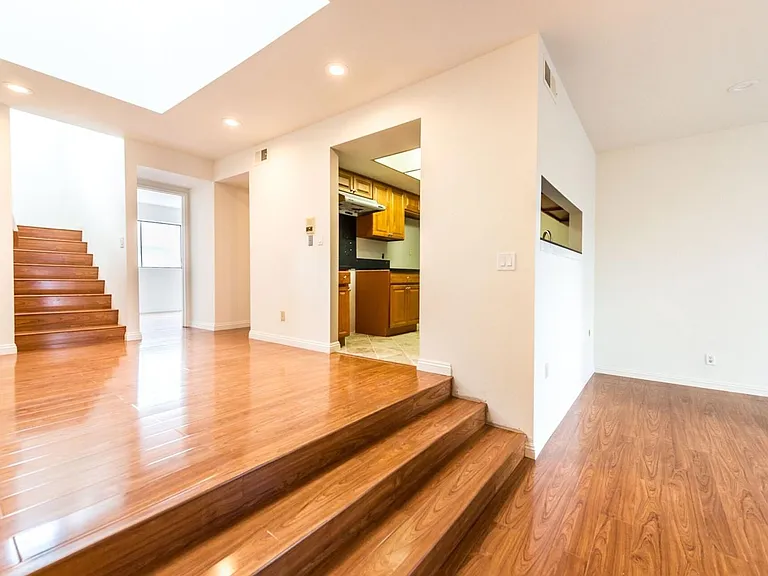 818 N Monterey St #19 — Photo 5