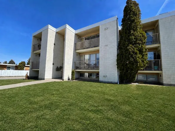 1327 E Scenic Dr S #2, Lethbridge, AB T1K 1M3