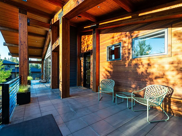 19077 Mount McLoughlin Ln — Photo 2
