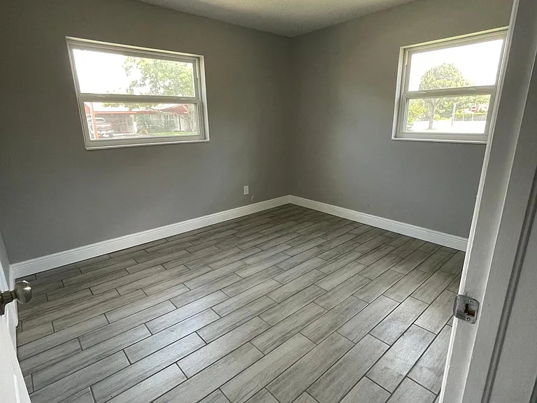 204 6th Jpv St — Photo 15