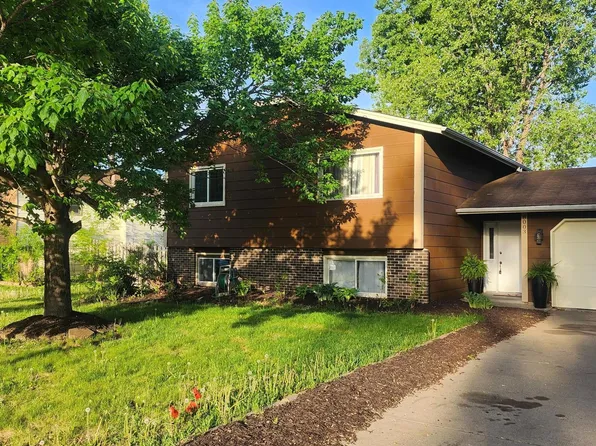8003 Fairfield Cir, Minneapolis, MN 55444