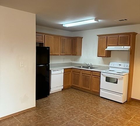 3rd image of 401 E Asher Ct