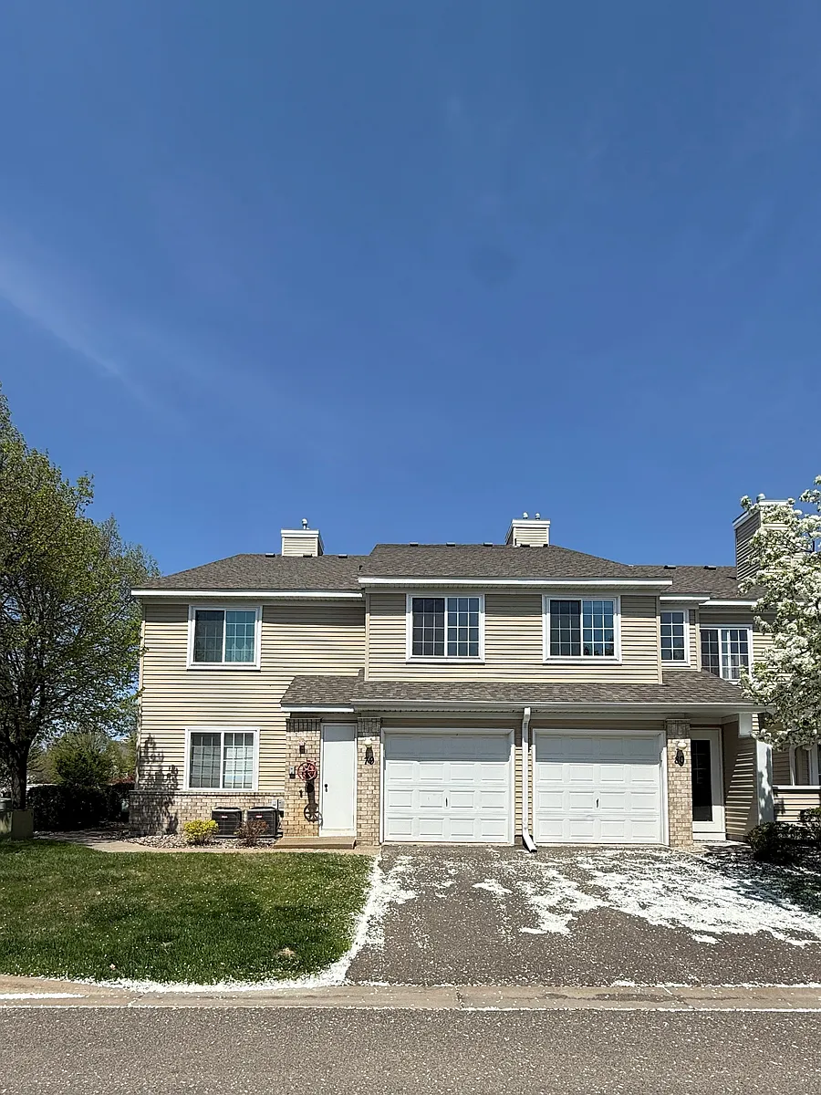 END unit Townhome in Plymouth ALL remodeled - 2240 Ranchview Ln N #79