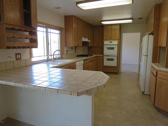 4th image of 146 N Linden Dr