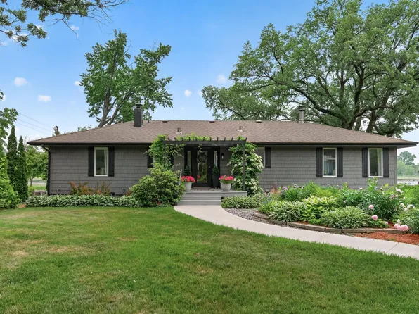 7805 Gloria Cir, Mounds View, MN 55112