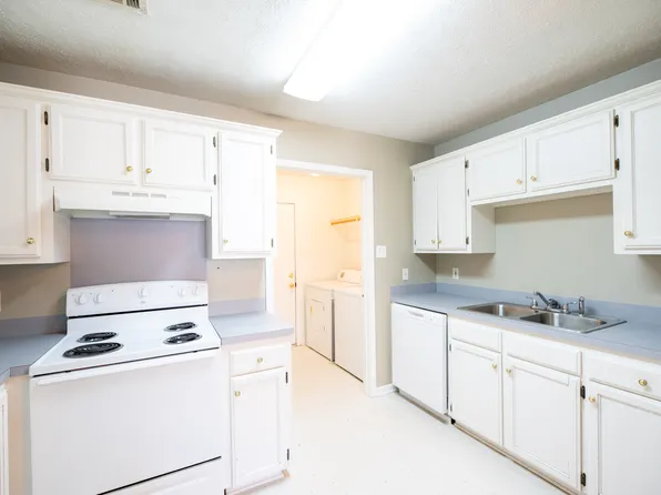 2 bed, 1.0 bath, $750, 1812 Esther Dr APT 1, Lake Charles, LA 70611