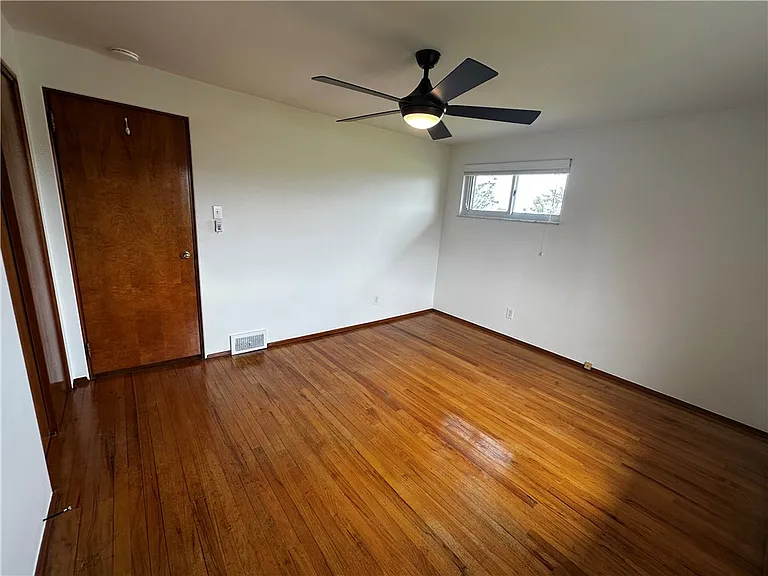 220 Humphrey Rd — Photo 10