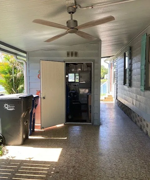 705 Hibiscus Ln — Photo 3