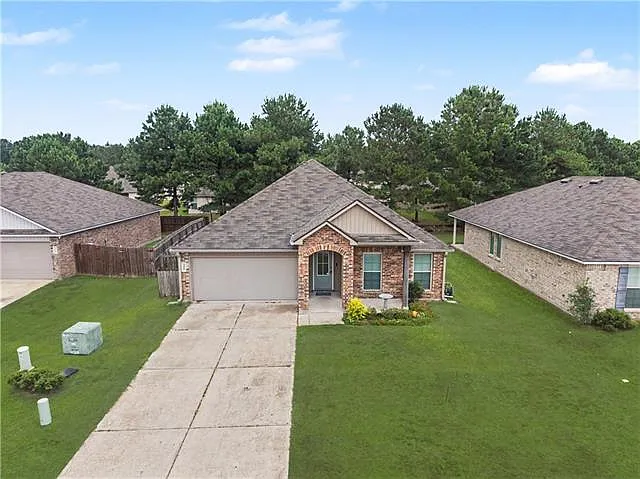 4 bed, 2.0 bath, 1562 sqft, $1,900 — Photo 4