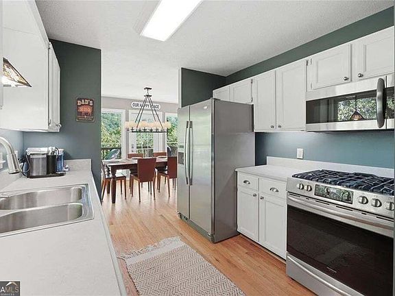 3rd image of 108 Columbine Dr