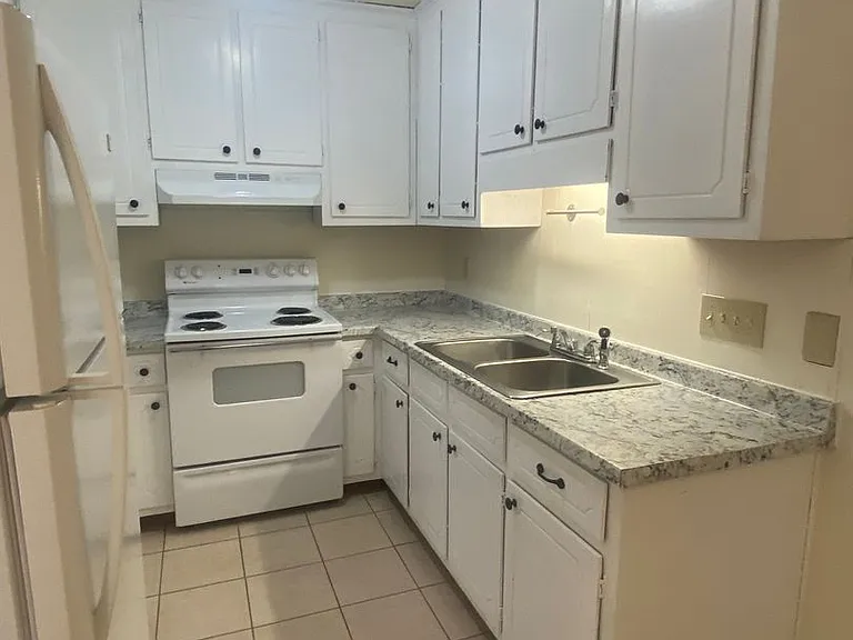 Jeffersonian Apartments — Photo 13
