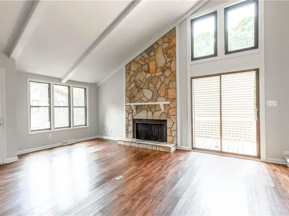 1752 Stonewood Dr, Winston Salem, NC 27103