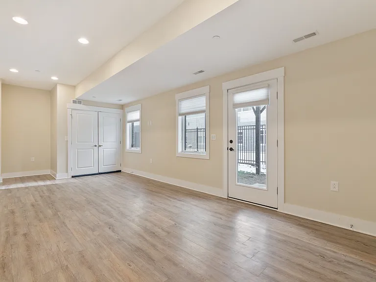 ground floor flex space/extra bedroom.