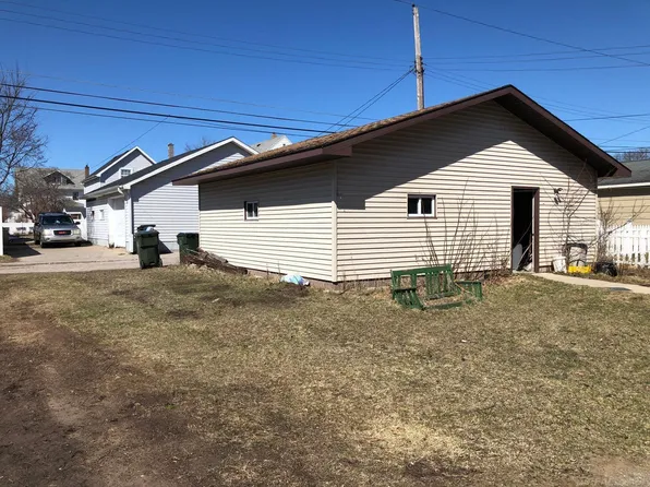 424 S 14th St, Escanaba, MI 49829