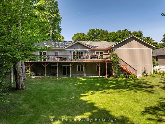 2nd image of 90 Graham Cres