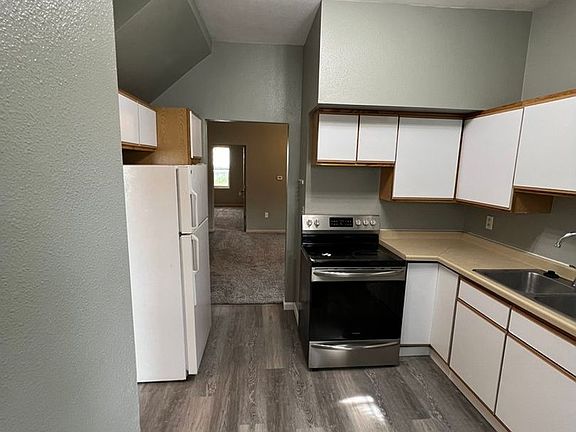 3rd image of 812 Chicago Ave #1