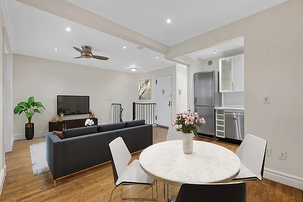 Rented by REAL New York | media 17