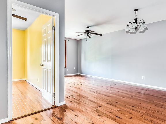 2nd image of 295 Marion St #9