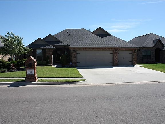 3rd image of 17017 Avila Ln