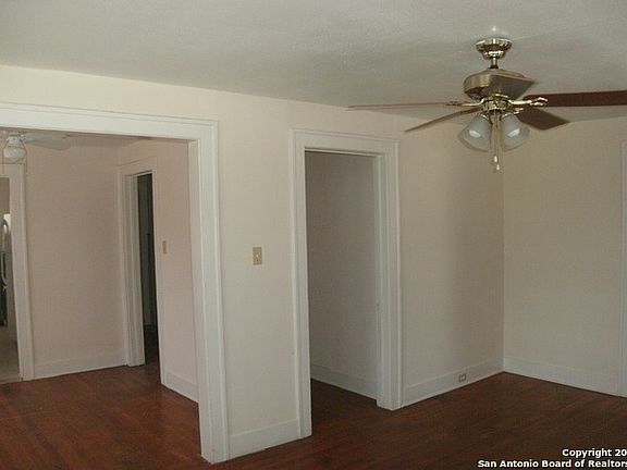 4th image of 207 W White