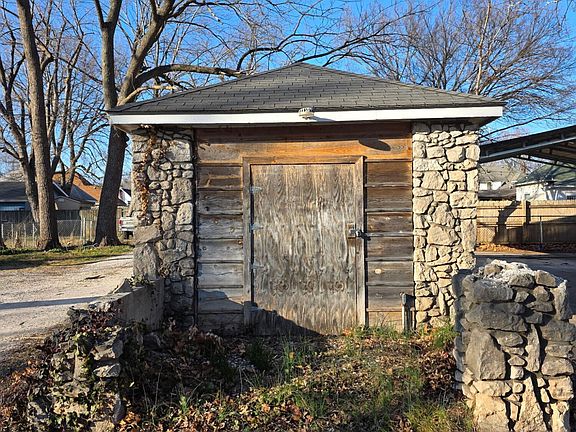 5th image of 855 S Broadway Avenue